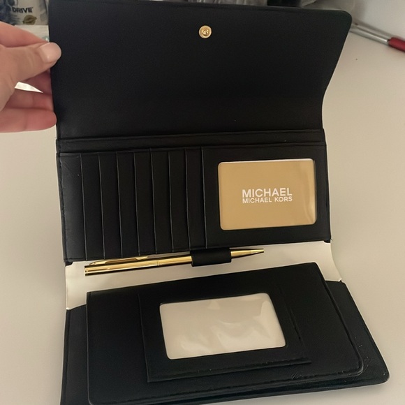 Brand new Michael Kors Jet Set Saffiano Leather Snap-front Wallet. - Picture 2 of 3